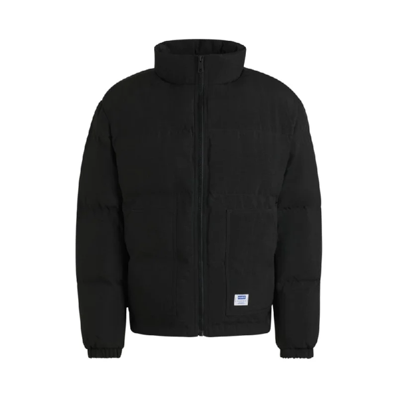 Fleece - lined men jackets for cold - weather commuting Lightweight men coats made of breathable fabric for spring and autumn Slim-fit water-repellent puffer jacket with logo label Fleece - lined men jackets for cold - weather commuting Lightweight men coats made of breathable fabric for spring and autumn Slim-fit water-repellent puffer jacket with logo label