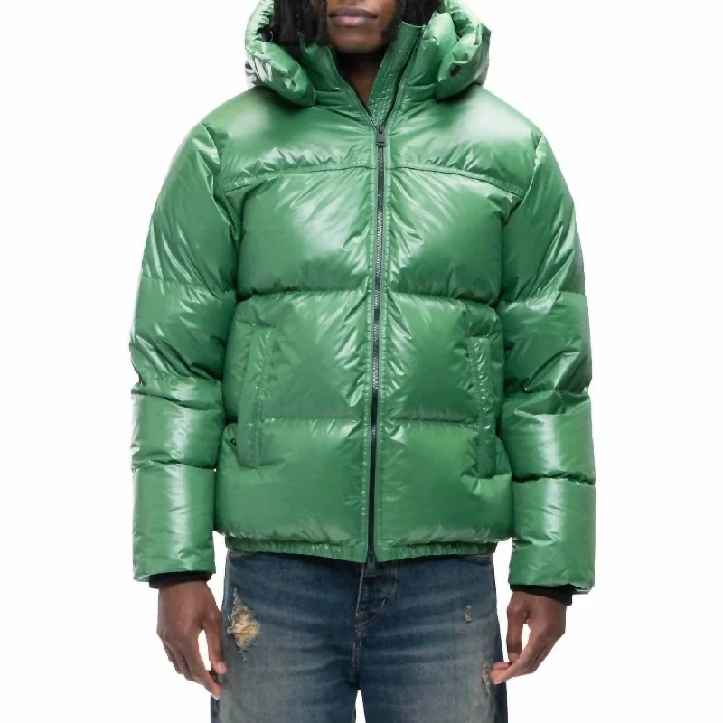 Men jackets with a zip - off sleeves to convert to a vest Camouflage men coats for outdoor enthusiasts and hunters Nylon Down Puffer Jacket In Formal Garden Men jackets with a zip - off sleeves to convert to a vest Camouflage men coats for outdoor enthusiasts and hunters Nylon Down Puffer Jacket In Formal Garden