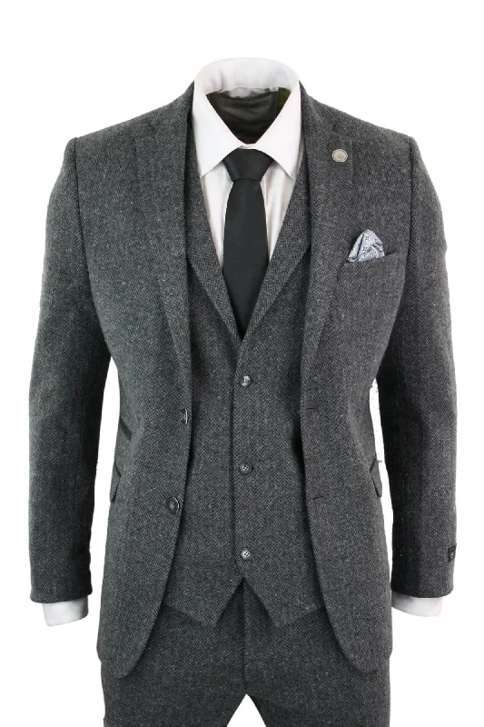 Bomber men jackets with ribbed cuffs for a classic 80s style Slim - fit men coats in navy blue for a classic and sophisticated appearance stz11 3 Piece Tweed Suit Herringbone Bomber men jackets with ribbed cuffs for a classic 80s style Slim - fit men coats in navy blue for a classic and sophisticated appearance stz11 3 Piece Tweed Suit Herringbone