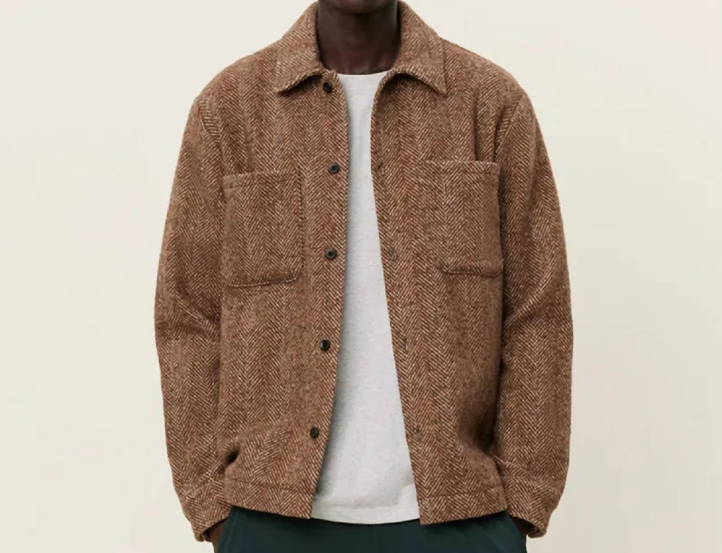Fleece - lined men jackets for cold - weather commuting Lightweight men coats made of breathable fabric for spring and autumn Milian Herringbone Overshirt In Coffee Brown/dark Sand Fleece - lined men jackets for cold - weather commuting Lightweight men coats made of breathable fabric for spring and autumn Milian Herringbone Overshirt In Coffee Brown/dark Sand