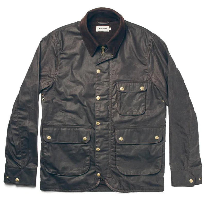 Fleece - lined men jackets for cold - weather commuting Lightweight men coats made of breathable fabric for spring and autumn The Rover Jacket in Chocolate Beeswaxed Canvas Fleece - lined men jackets for cold - weather commuting Lightweight men coats made of breathable fabric for spring and autumn The Rover Jacket in Chocolate Beeswaxed Canvas