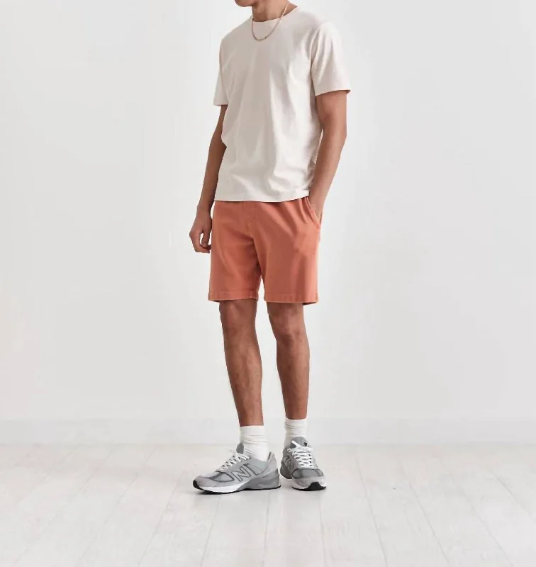Men's adjustable - length convertible shorts for versatile use    Sweat Shorts In Rust