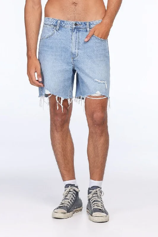 Men's denim shorts with a stretch - denim material for enhanced mobility WRANGLER Mens Eazy Straight Denim Shorts - Wild Men's denim shorts with a stretch - denim material for enhanced mobility WRANGLER Mens Eazy Straight Denim Shorts - Wild