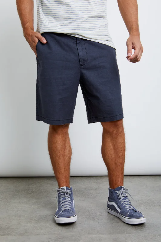 Men's checkered pattern wool shorts for a stylish winter layering option BODEN SHORT - RAVEN Men's checkered pattern wool shorts for a stylish winter layering option BODEN SHORT - RAVEN