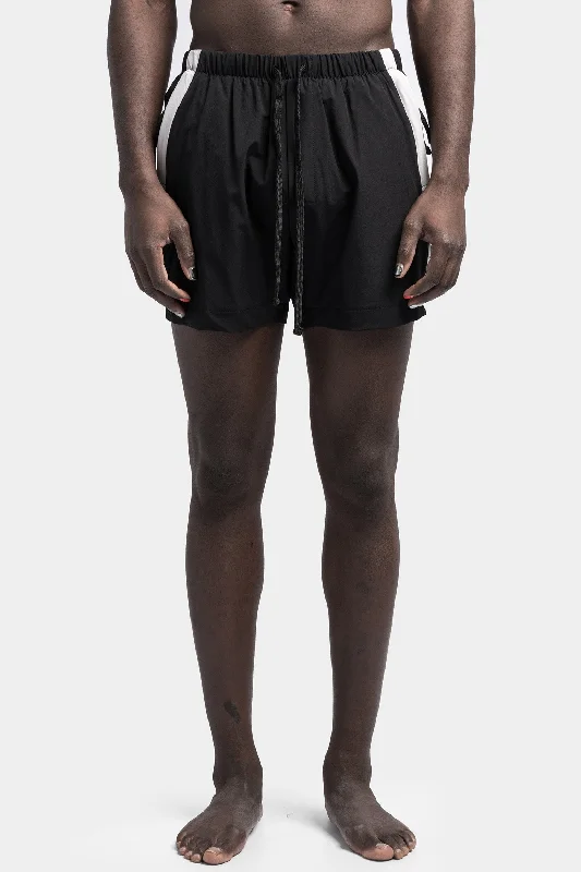 Men's plaid pattern wool blend shorts for a preppy fall style    Contrast swim shorts