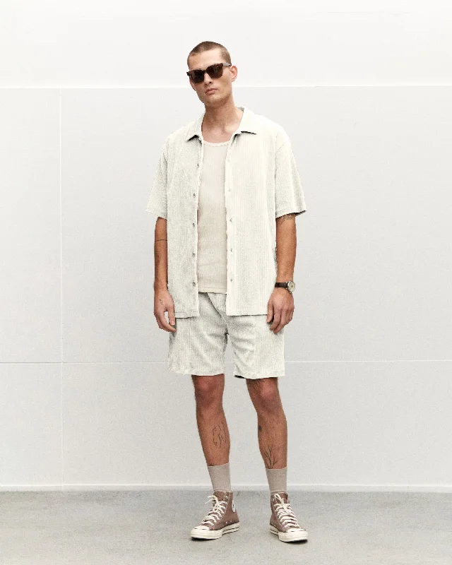 Men's wide - leg linen blend shorts for a relaxed beachside vibe     HENDRIC