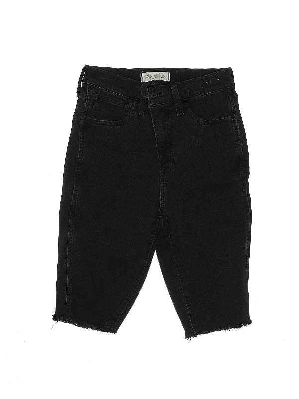 Men's denim shorts made from organic cotton for eco - conscious consumers Low-Rise Denim Shorts in Medium Wash Men's denim shorts made from organic cotton for eco - conscious consumers Low-Rise Denim Shorts in Medium Wash