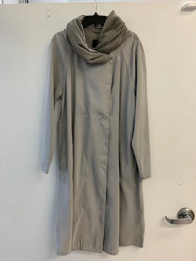 Men coats with multiple inner pockets for convenient storage of essentials MYCRA PAC Raincoat | M/L | 72845 DOV Men coats with multiple inner pockets for convenient storage of essentials MYCRA PAC Raincoat | M/L | 72845 DOV