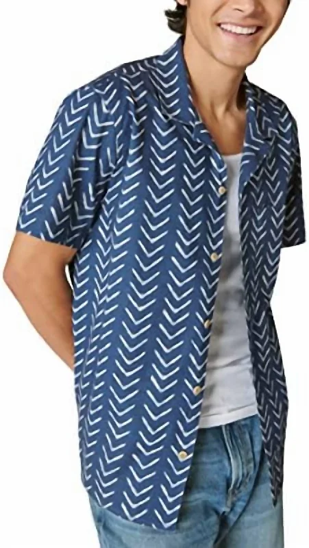 Men's moisture - wicking athletic t - shirts for intense workoutsPrinted Short Sleeve Camp Collar Shirt In Indigo Stripe Men's moisture - wicking athletic t - shirts for intense workoutsPrinted Short Sleeve Camp Collar Shirt In Indigo Stripe