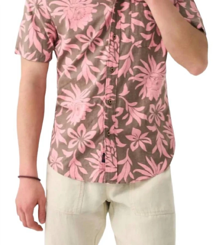Men's mock - neck t - shirts with a modern and sleek styleShort Sleeve Breeze Shirt In Cedar Beach Blossom Men's mock - neck t - shirts with a modern and sleek styleShort Sleeve Breeze Shirt In Cedar Beach Blossom