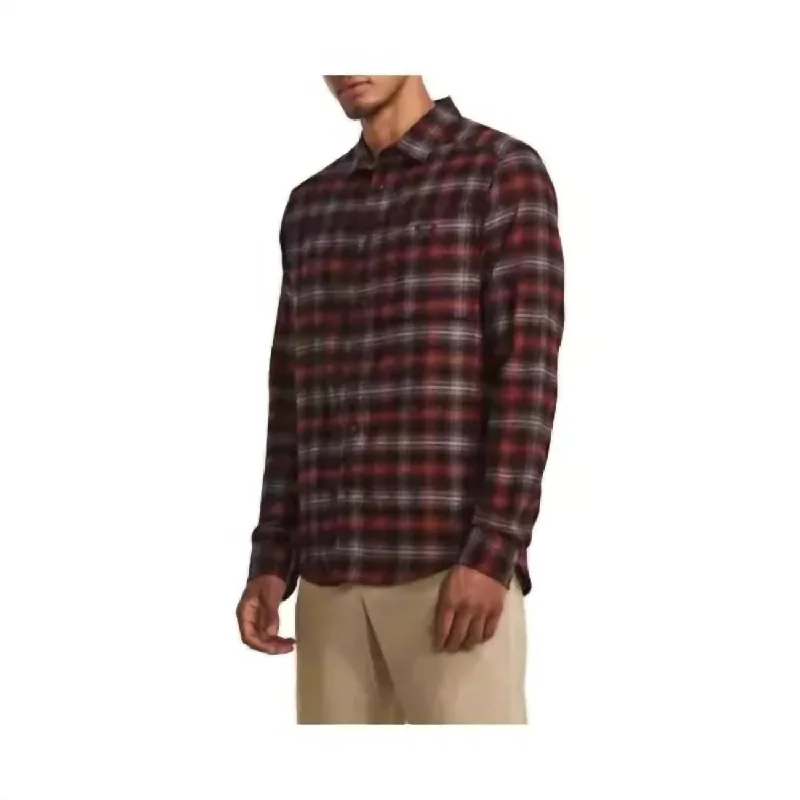 Men's tie - dye t - shirts with a bohemian styleTradesman Flex Flannel Long Sleeve Shirt In Cinna Red/dark Maroon Men's tie - dye t - shirts with a bohemian styleTradesman Flex Flannel Long Sleeve Shirt In Cinna Red/dark Maroon