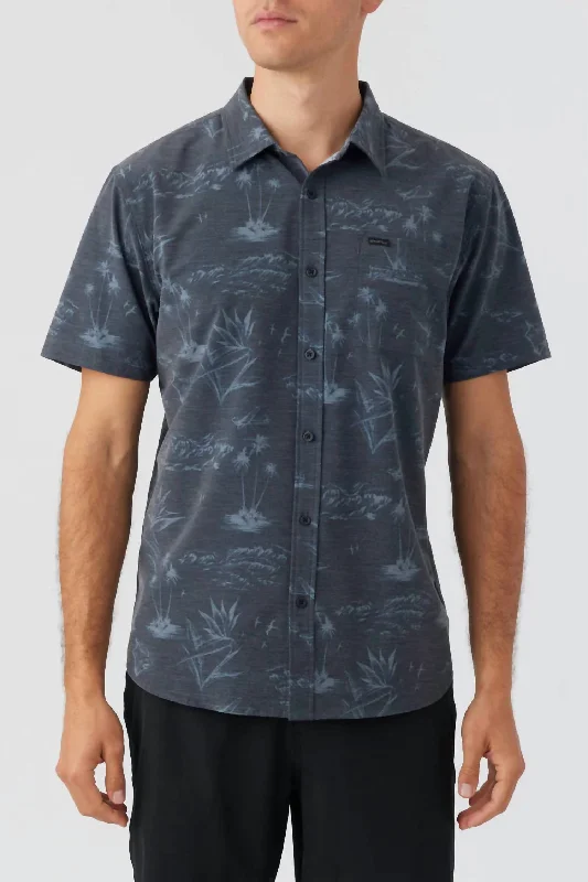 Men's plus - size pocket t - shirts with a classic lookTrvlr Upf Traverse Hawaii Standard Shirt In Black Men's plus - size pocket t - shirts with a classic lookTrvlr Upf Traverse Hawaii Standard Shirt In Black